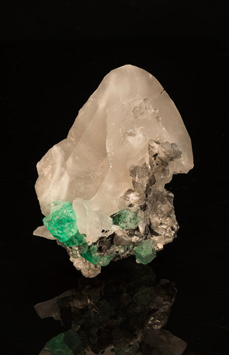 Emerald on Calcite photo image